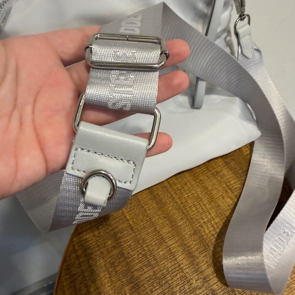 Steve Madden Silver Crossbody Bag - Picture 3 of 4